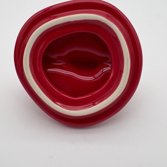 Pre Owned Rae Dunn Valentine Theme Red With White Text XOXO Mug with Heart Lid - Picture 4 of 4